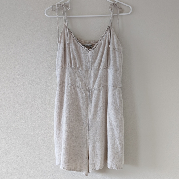 Linen Romper Abercrombie and Fitch - Picture 1 of 6